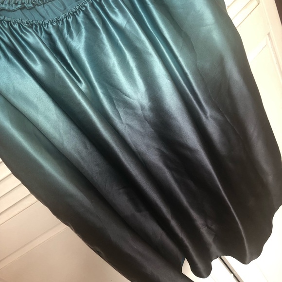 Shiny shades of blue - Picture 5 of 6